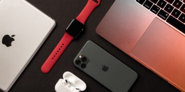 Photo depicting various Apple devies
